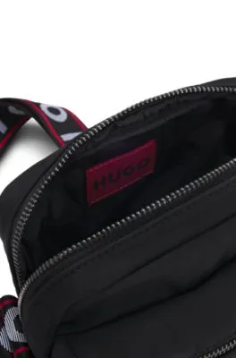 Bolso mensajero con logo estampado y correa de la marca