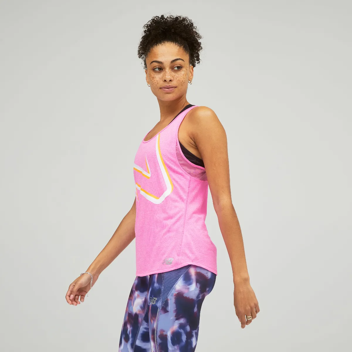 Polera Running Mujer New Balance Printed Impact Run Rosado