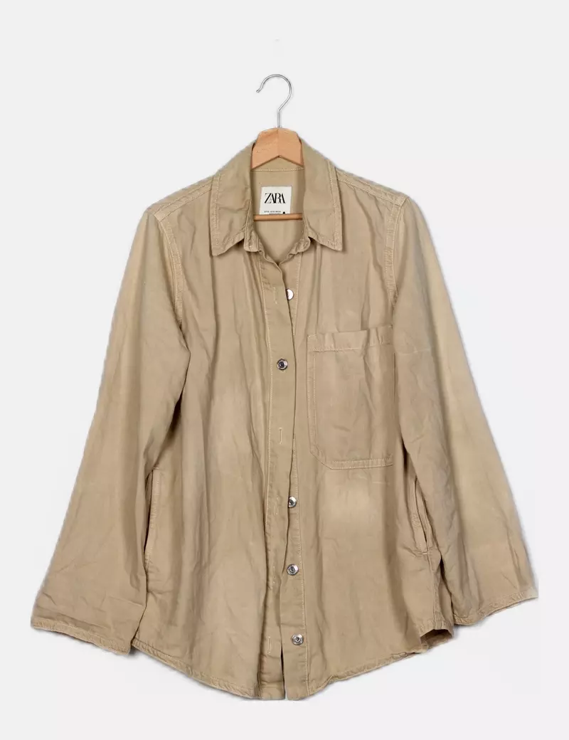 Zara Sobrecamisa beige básica