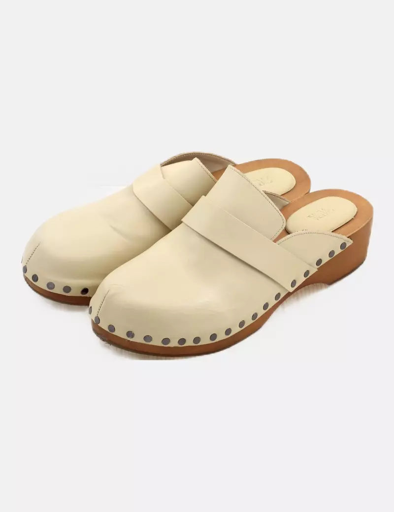 Zara Zueco beige tachas